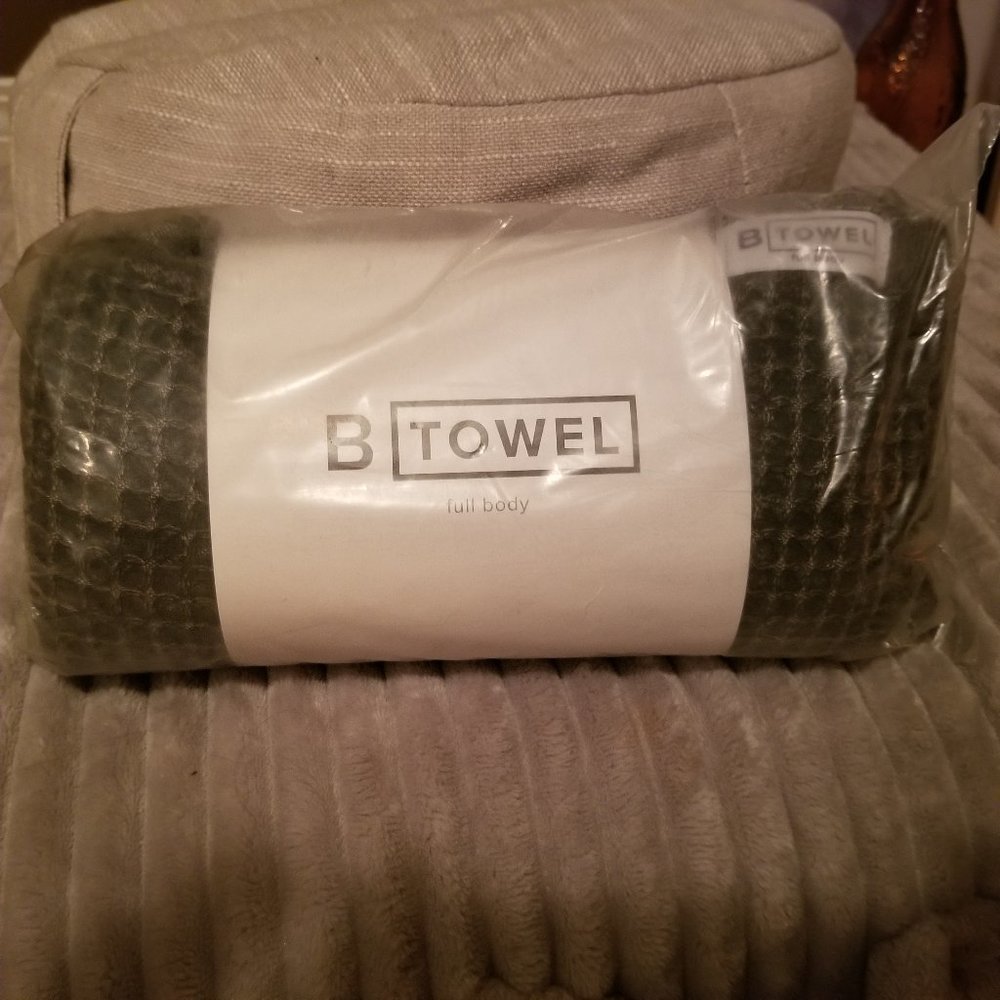 B Mat Full Body Towel in Vintage Waffle